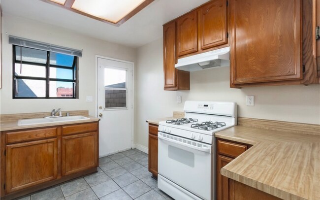 Foto del edificio - 2260 E Ave Q4