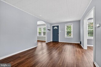 Building Photo - 106 Ford St