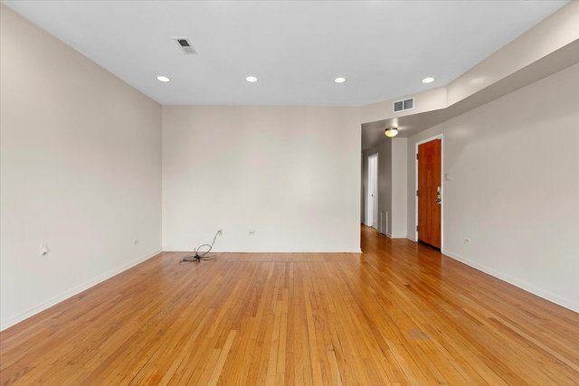 Foto del edificio - 7443 S Jeffery Blvd