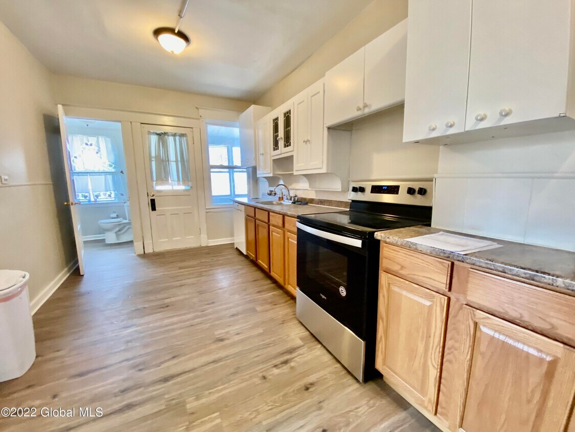 28 Ray St, Niskayuna, NY 12309 Townhome Rentals in Niskayuna NY