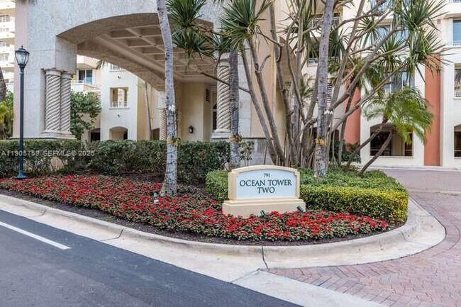 Foto del edificio - 791 Crandon Blvd