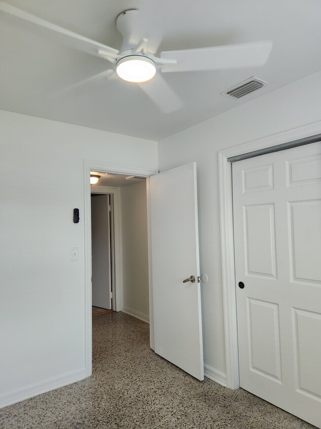 Primary Photo - 1005 N Bracewell Dr