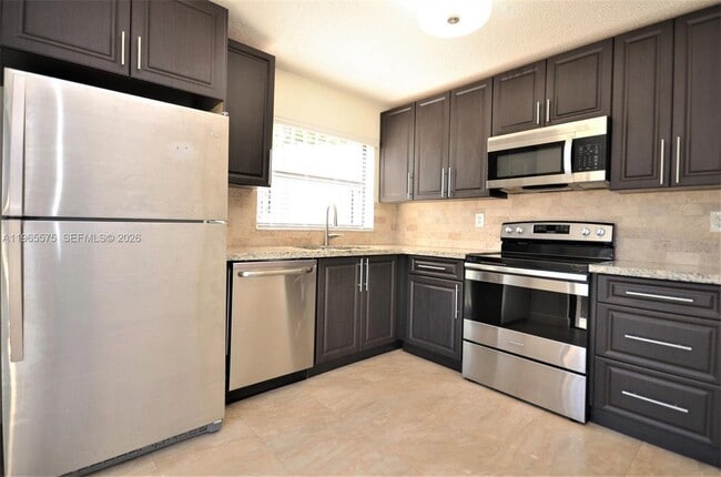 Building Photo - 10400 SW 67th St