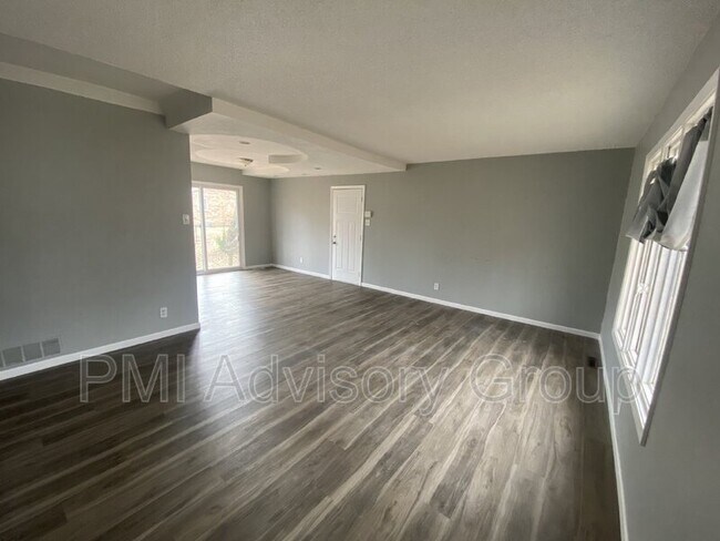 Foto del edificio - 2500 SW Plass Ave