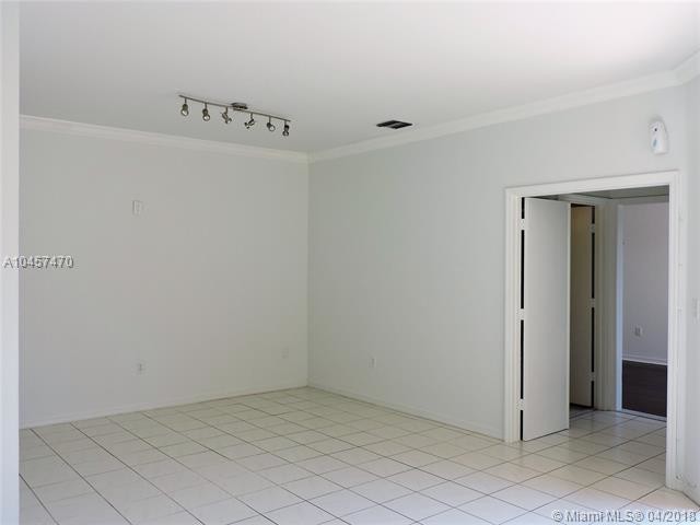 Foto del edificio - 4020 Tree Top Rd