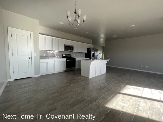 Building Photo - 4 br, 2 bath House - 1517 SW Heatherbrook Way