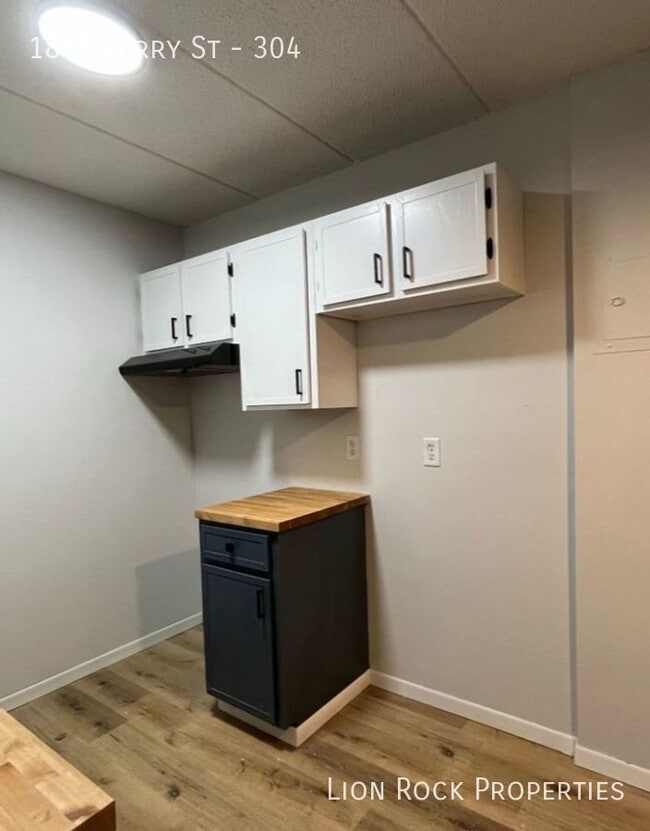 Building Photo - Charming 1-Bedroom Flat in Anoka - Live in...