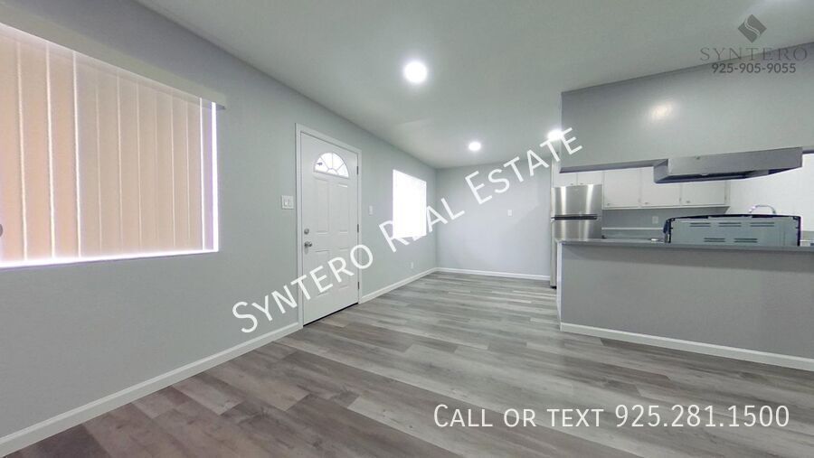 Primary Photo - Glazier Dr 1524-09
