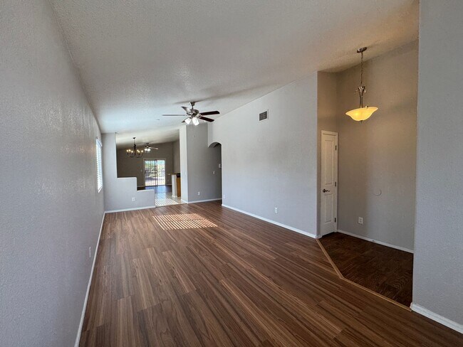 Foto del edificio - Great 4Bdm 2Ba Home, in a well desired loc...