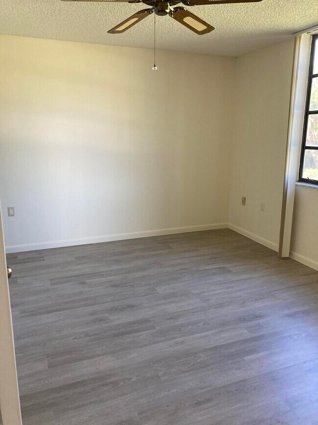Foto del edificio - 3516 Whitehall Dr