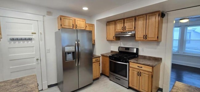 Foto del edificio - 409 Plymouth Ave