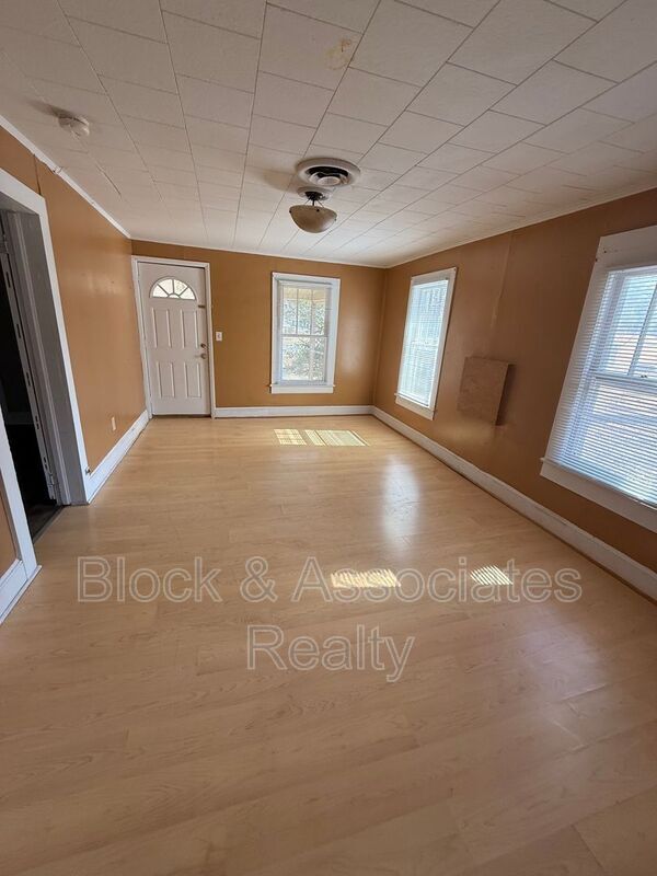 Building Photo - 210 Chaney Rd