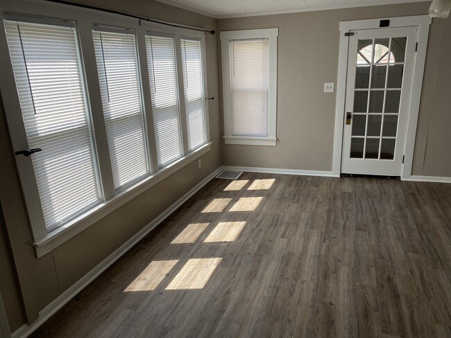 Family Room - 433 Spink St.
