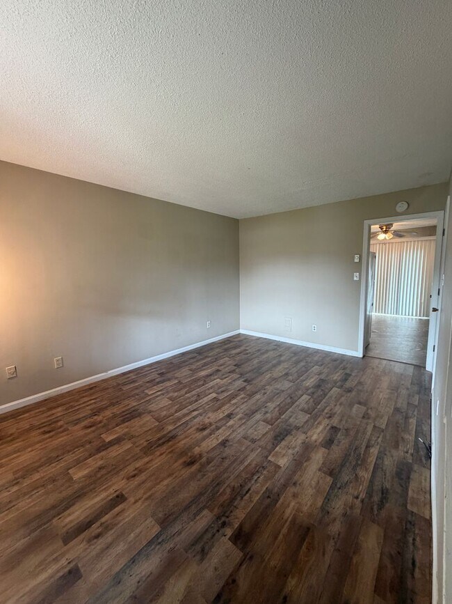 Foto del edificio - 220 Adams Ln