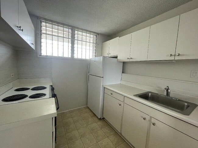 Building Photo - To register for the showing time below, note the 4 digit code: 5770 and click "APPLY NOW."(mobile...