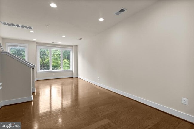 Building Photo - 10413 Fernwood Rd