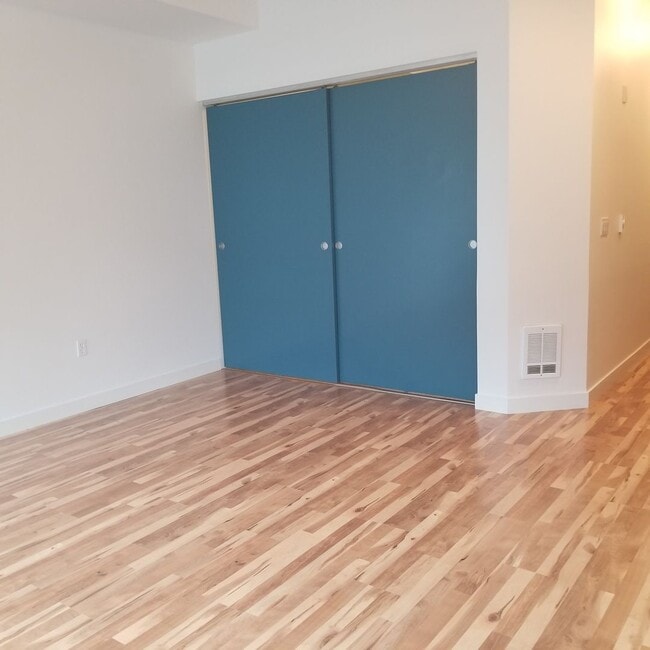 Foto del edificio - Contemporary 1 bedroom in downtown Kirkland