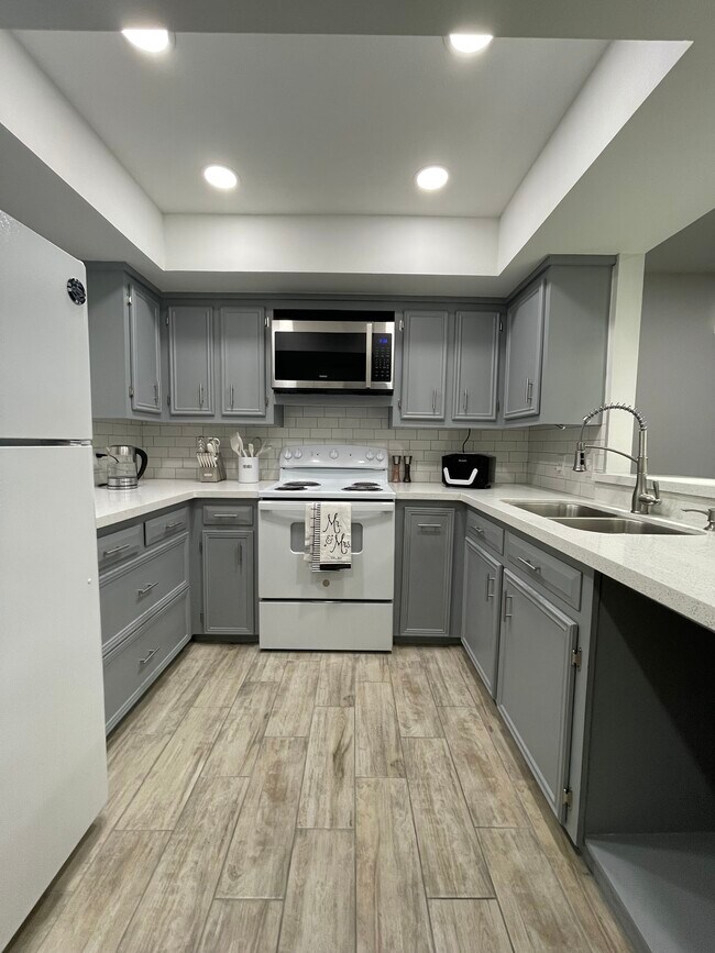 Building Photo - 95 Poinciana Dr