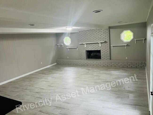 Photo - This is a MUST SEE in 38127!!!!! Section 8... House