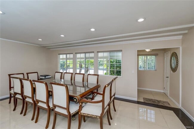 Building Photo - 814 Kellogg Ave