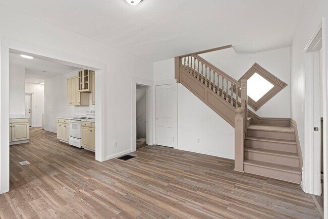 Building Photo - Stunning 4 bedroom home in Perry South available now!