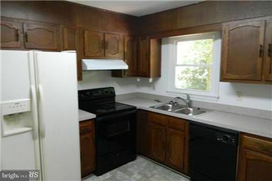 Building Photo - 22336 Armstrong Dr
