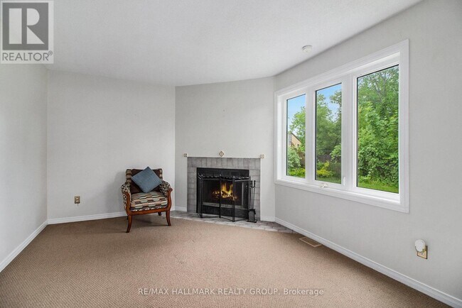 Building Photo - 3050-3050 Victoria Heights Crescent
