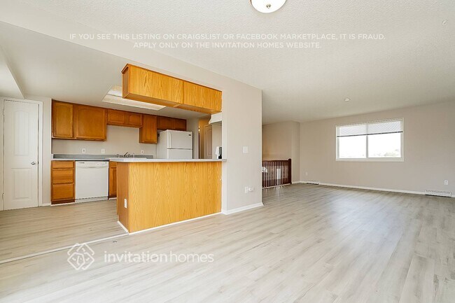 Building Photo - 647 S 6th Ave