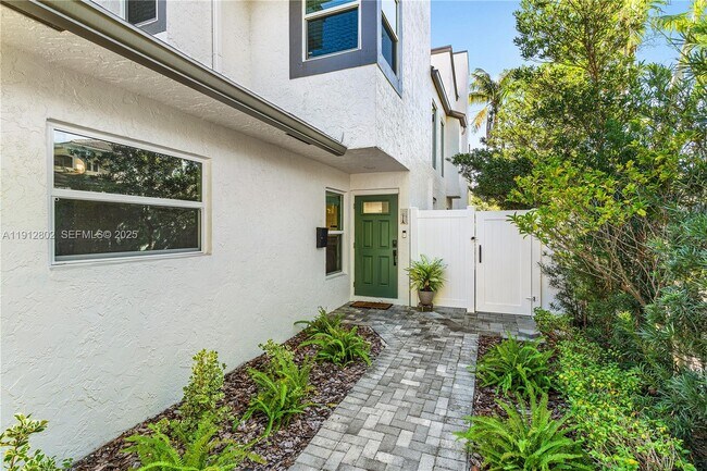 Foto del edificio - 1616 NE 5th St