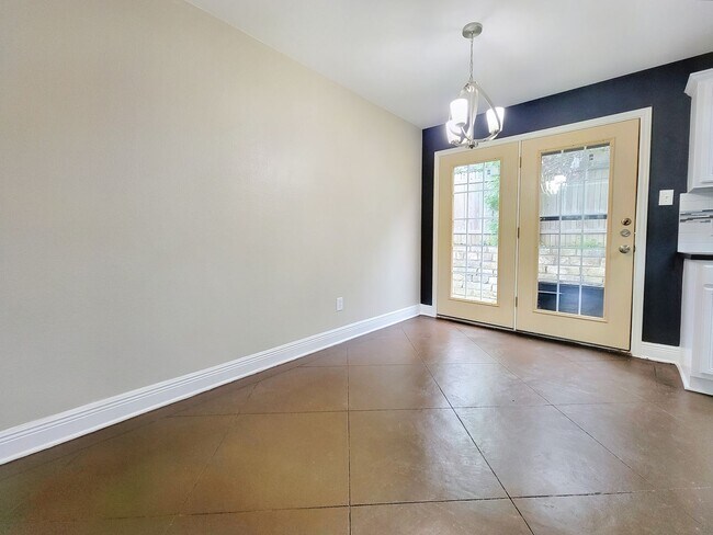 Foto del edificio - 3BR/1.5BA Home with Laundry Room & Fenced Yard