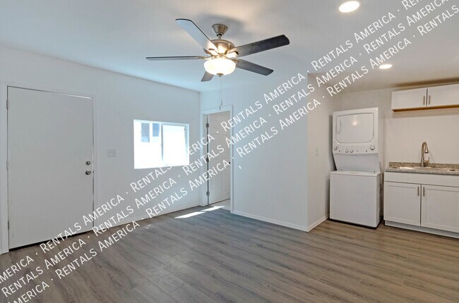 Foto del edificio - Brand New Home!  ALL UTILITIES INCLUDED!