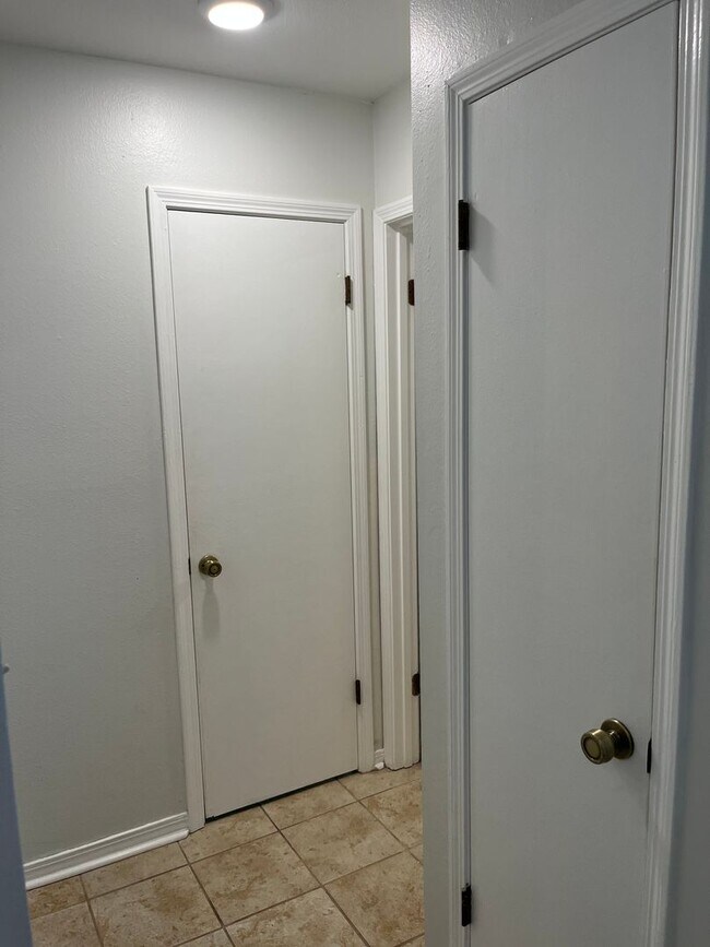 Foto del edificio - Beautiful Northeast Townhome!