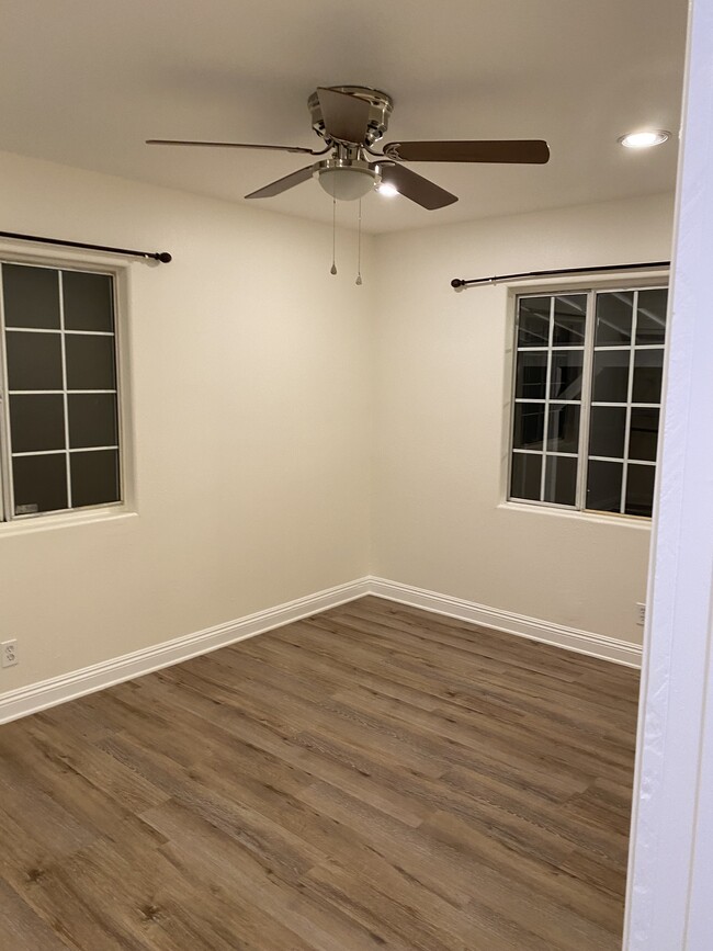 Foto del edificio - 2910 E 63rd St