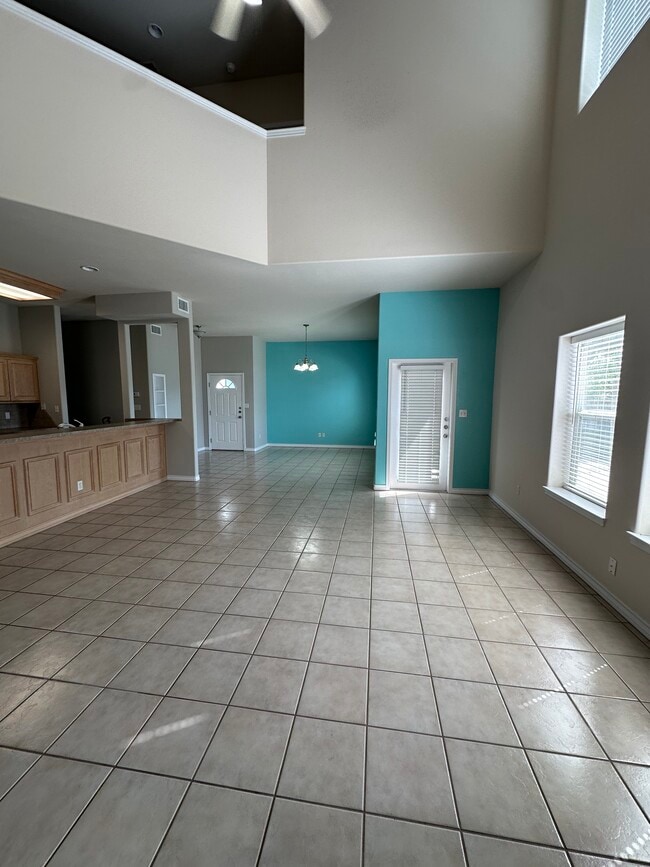 Building Photo - 15505 Palmira Ave