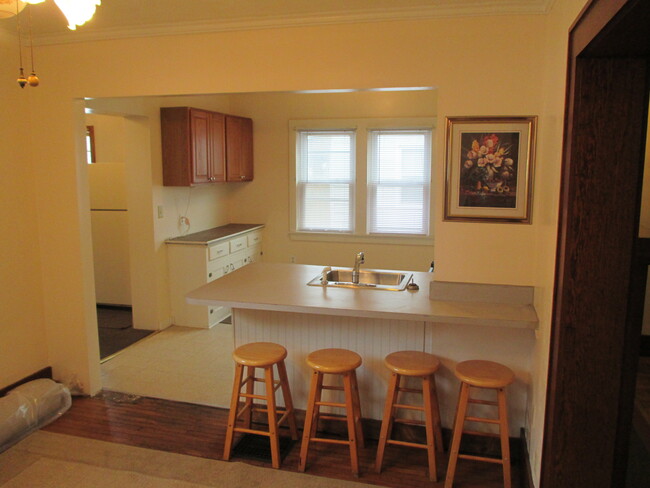 Building Photo - 613 Elm Ct