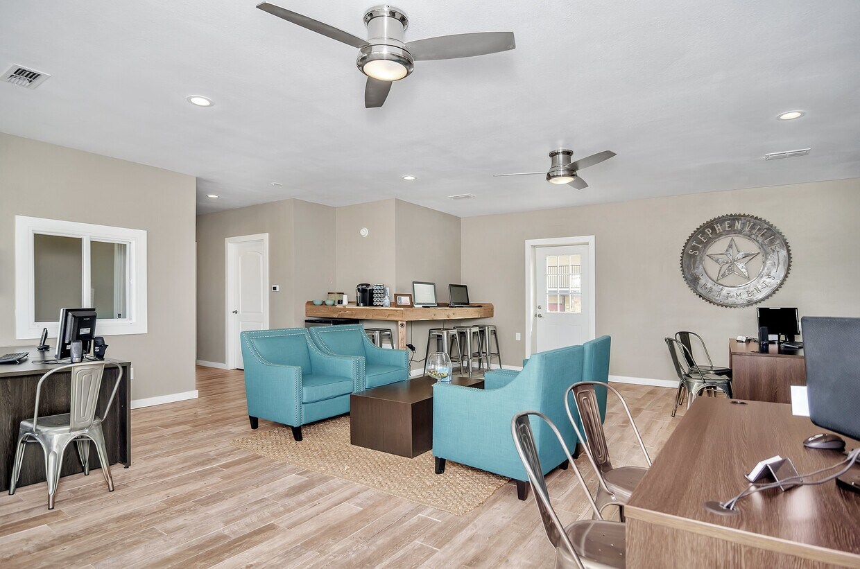 Lillian Crossroads Apartments in Stephenville, TX