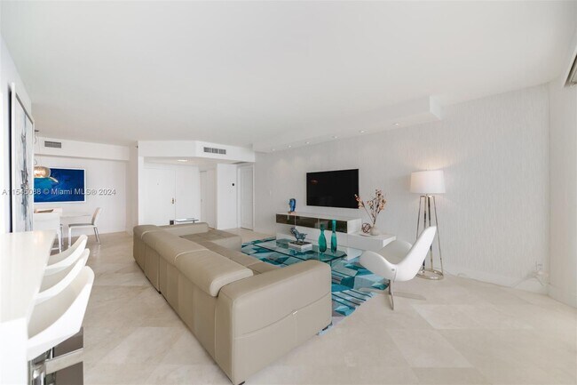 Foto del edificio - 7000 Island Blvd
