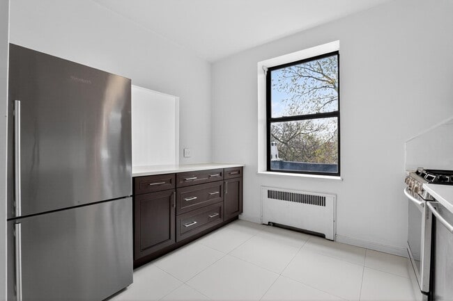 Building Photo - 104 Palisade Ave