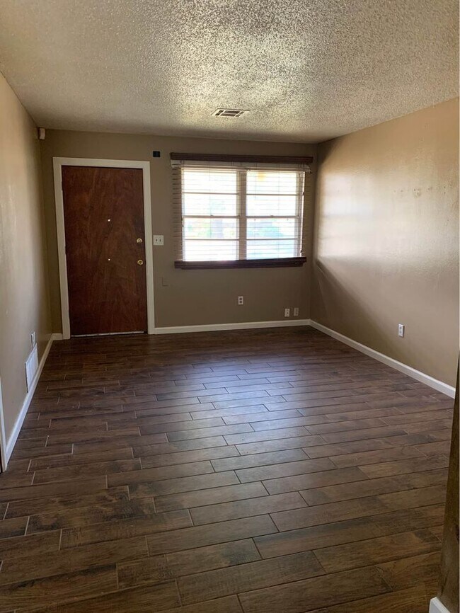 Foto del edificio - 8624 NE 33rd St