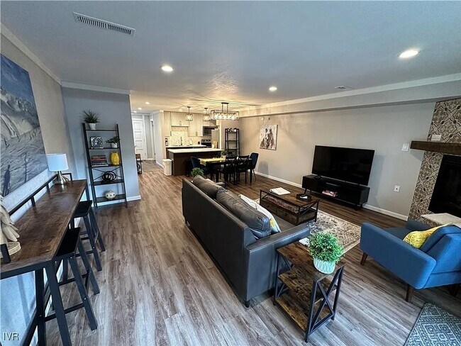 Building Photo - High Sierra