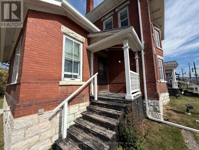 Photo du bâtiment - 415 Davis Dr