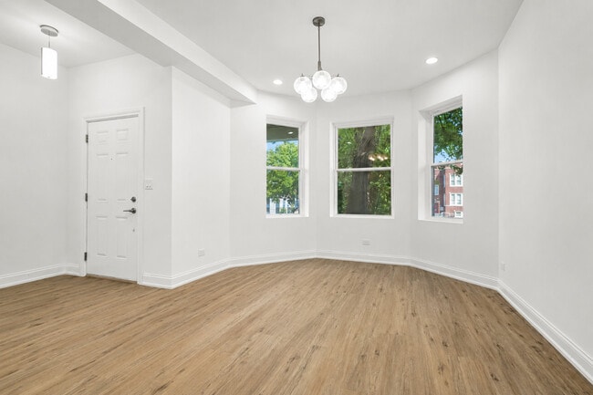 Building Photo - 4751 W Monroe St