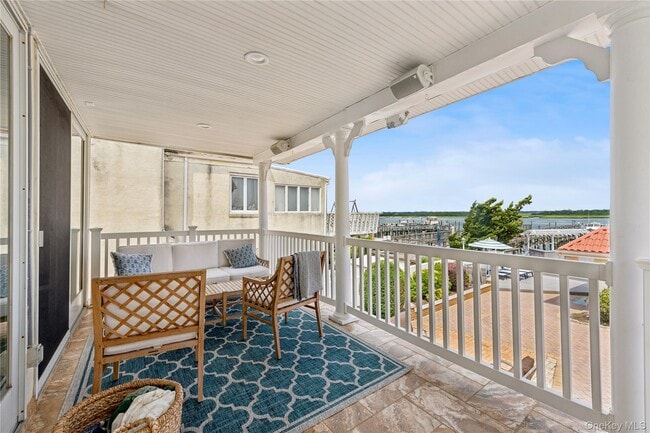 Foto del edificio - 87 Bay St