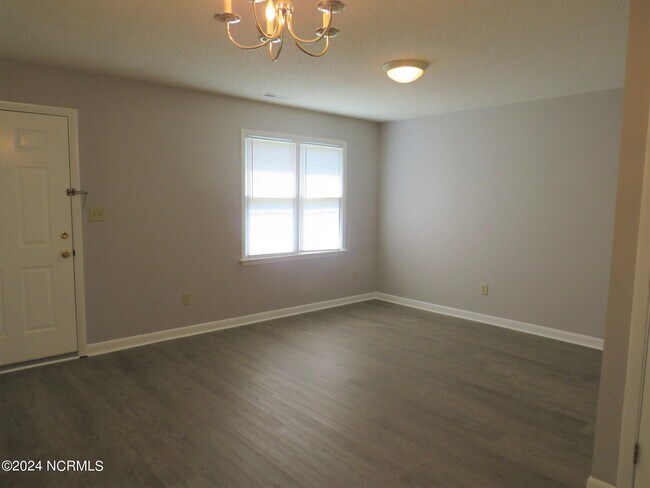 Building Photo - 6 Portwest Townhouses Dr