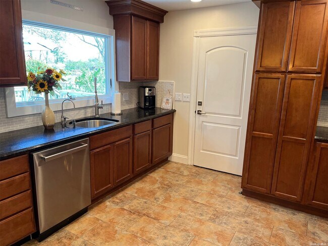 Building Photo - 500 Blossom Bend