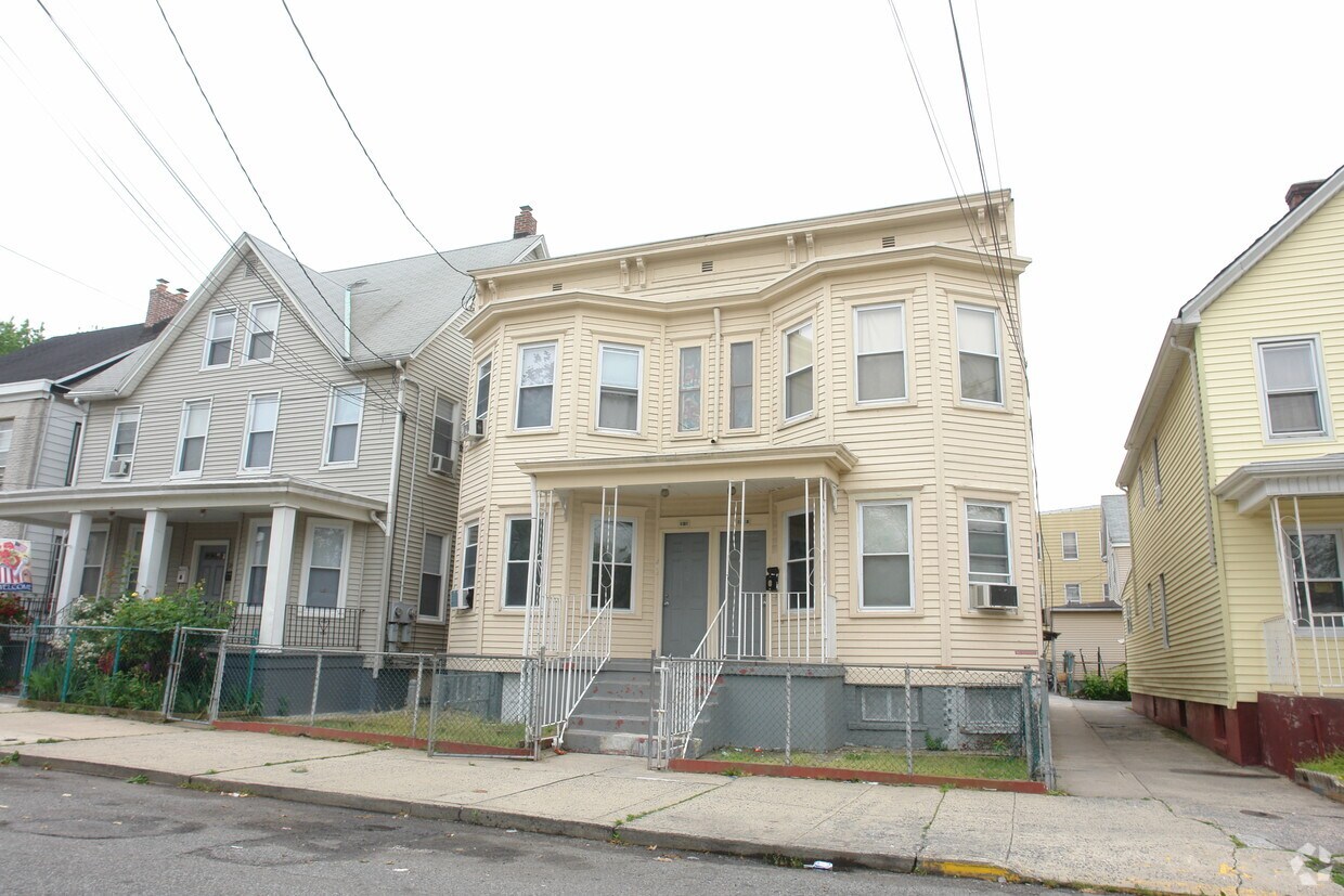 Building Photo - 217-219 Broad St