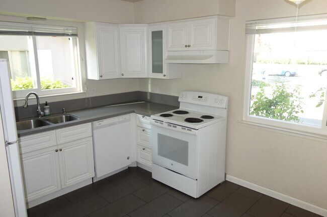 Building Photo - 1315 Kingfisher Way