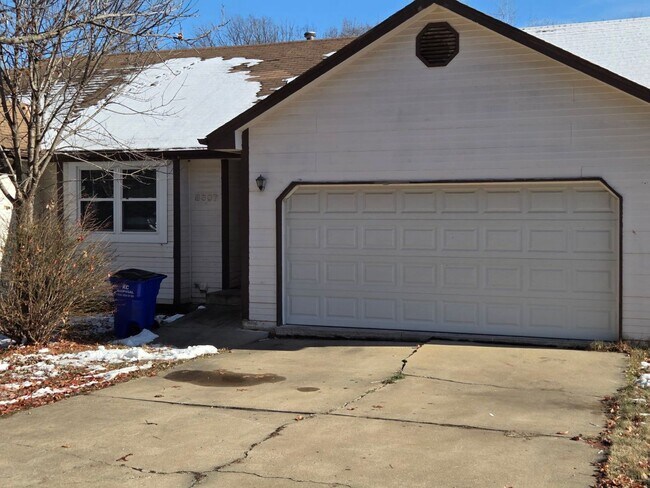 Building Photo - 8307 Woodson Dr