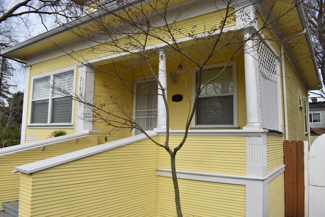 Building Photo - 3101 2nd Ave