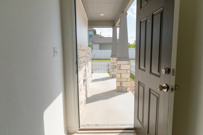Building Photo - 388 Glocken Ln